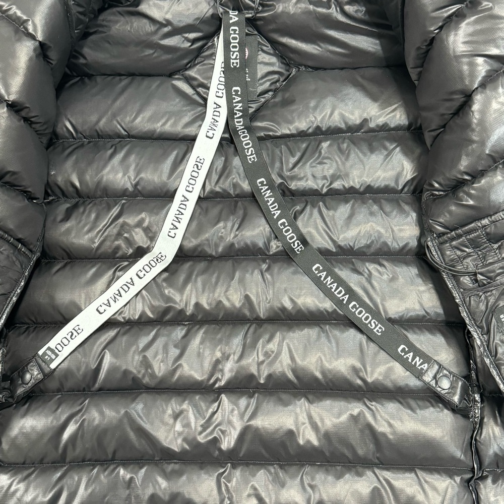 Authentic Men's Canada Goose Black Puffer Jacket - Picture 4 of 4